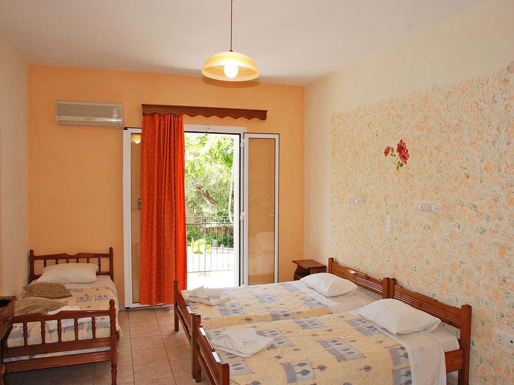 Emilia Apartments Τραπεζάκι Εξωτερικό φωτογραφία