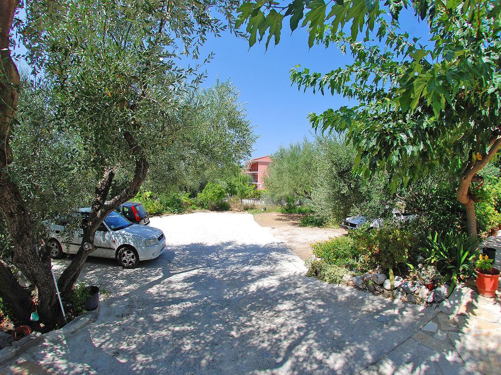 Emilia Apartments Τραπεζάκι Εξωτερικό φωτογραφία