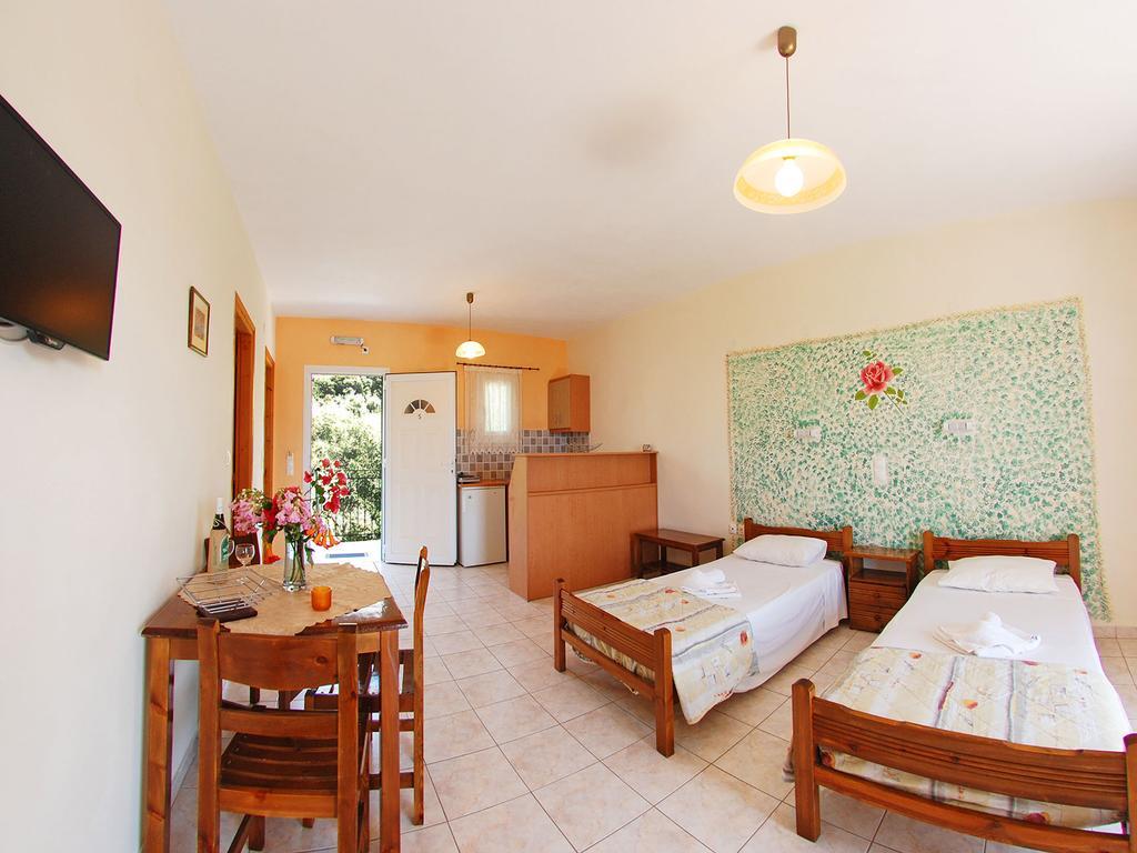 Emilia Apartments Τραπεζάκι Δωμάτιο φωτογραφία
